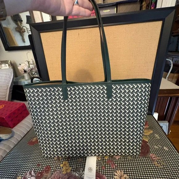 Tory Burch Green and White Patterned Shoulder Bag - Picture 5 of 5